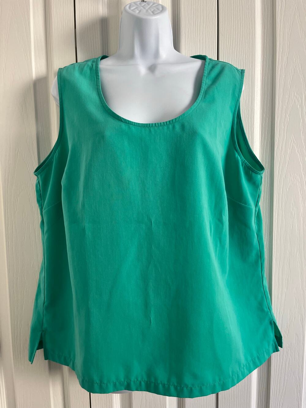 Travel Smith Jewel Neck Wide Strap Tank Top Size 1X Green Excellent Condition